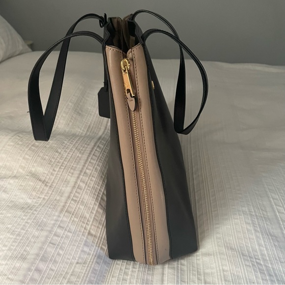 Lauren Ralph Lauren Large Black Leather Expandable Shoulder Purse - Picture 4 of 8